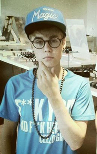  JUSTIN BIEBER: HARRY POTTER & THE CONTROVERSIAL T-SHIRT