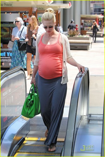  January Jones: Baby Bump at the Mall!