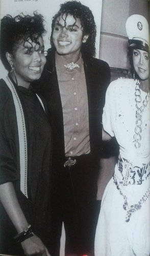 LATOYA JACKSON HANGING WITH BROTHER MICHAEL JACKSON AND SISTER JANET JACKSON 1987