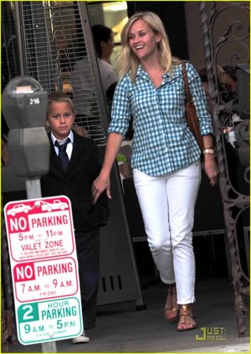  Reese Witherspoon: 'Mud' With Matthew McConaughey?