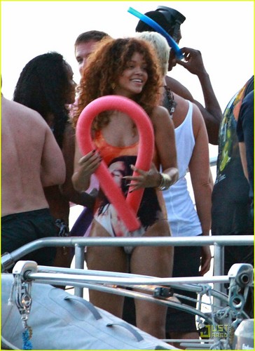  Rihanna: Bob Marley badeanzug in Barbados!