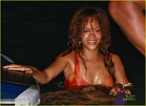  Rihanna: Bob Marley zwempak, badpak in Barbados!