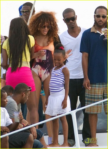  Rihanna: Bob Marley badeanzug in Barbados!