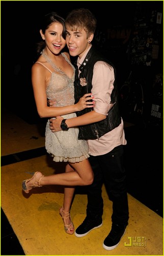  Selena Gomez & Justin Bieber: Teen Choice Awards Kiss!