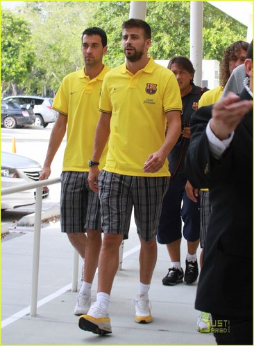  Shakira: Barefoot Foundation Event with Gerard Pique!