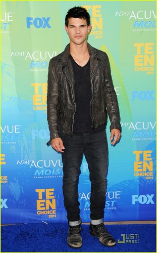 Taylor Lautner & Nikki Reed - Teen Choice Awards 2011