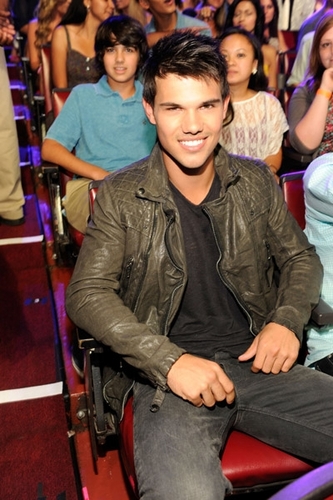  Taylor at Teen Choice Awards - August 7