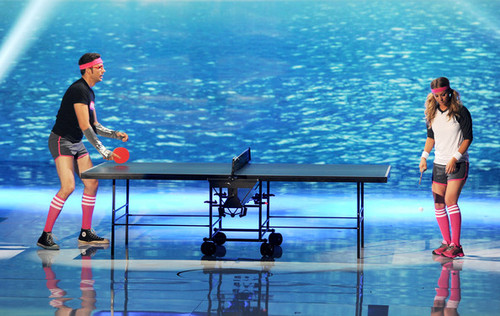  Zachary Levi & Kaley Cuoco On Stage @ the 2011 Teen Choice Awards