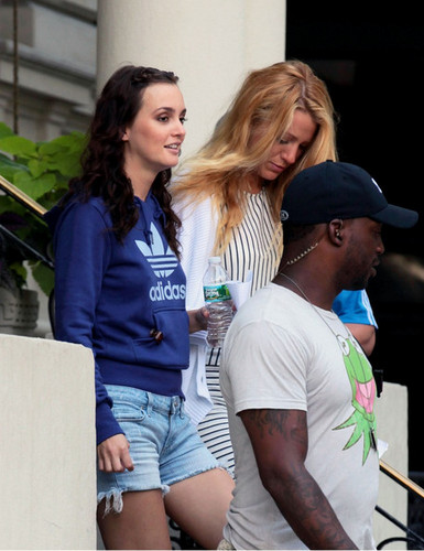  Blake Lively and Leighton Meester on Set