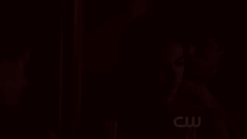  Damon & Elena (3x01)