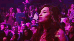  Demi supports selena -love toi like a l’amour song-