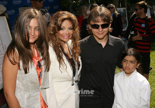  HQ-Prince, Paris and Blanket at the unveiling of the artwork from Michael 8/8/2011.