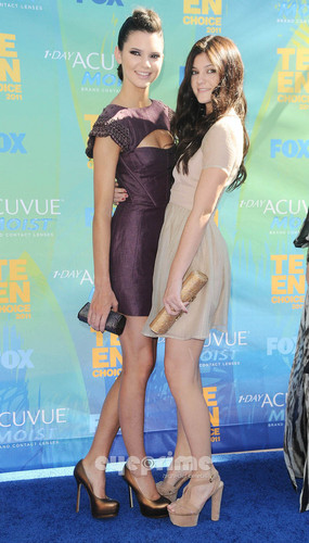  Kendall and Kylie Jenner: 2011 Teen Choice Awards in L.A, Aug 7