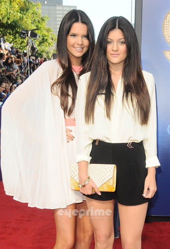 Kendall and Kylie Jenner: Glee 3D Premiere in Westwood, Aug 6