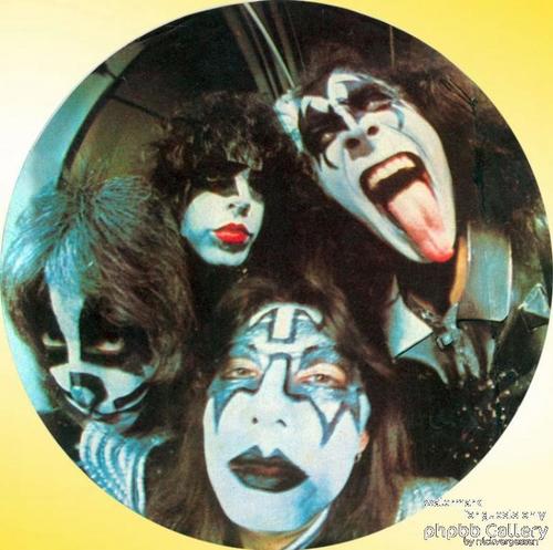  Kiss, 1976