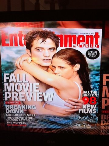 Kristen and Robert as Edward and Bella on the cover of Entertainment Weekly! [New BD pic]