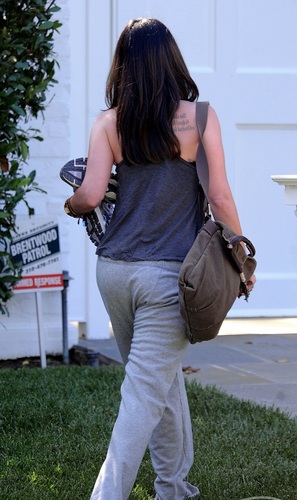  Megan - Heads to a workout session at a private 집 in Brentwood, CA - August 06, 2011