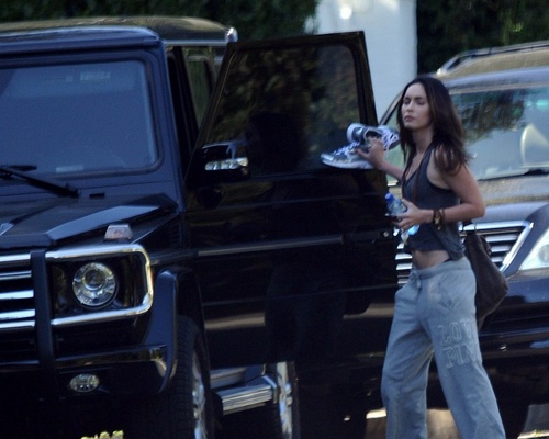  Megan - Heads to a workout session at a private home pagina in Brentwood, CA - August 06, 2011