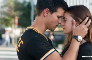  New Still of Taylor Lautner and Lily Collins in 'Abduction'