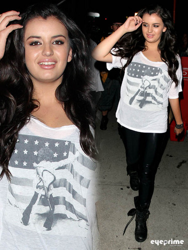  Rebecca Black leaving बोआ in some tight-fitting wet look leggings, Aug 10