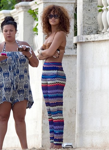  Rihanna At The ساحل سمندر, بیچ In Barbados 05 08 2011
