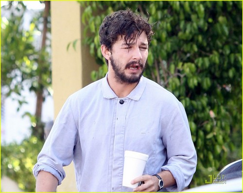  Shia LaBeouf Headed to Vancouver for 'Company 你 Keep'