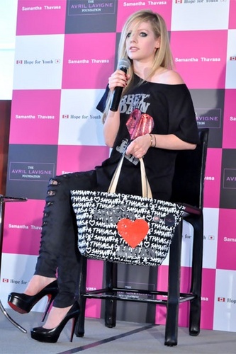  Avril Lavigne at a Special Press Conference in Tokyo