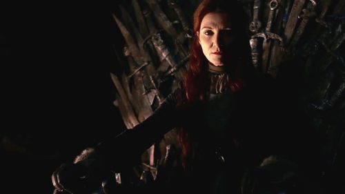  Catelyn Stark on trône