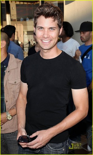  Drew Seeley & Amy Paffrath: '30 分 または Less' Premiere Pair
