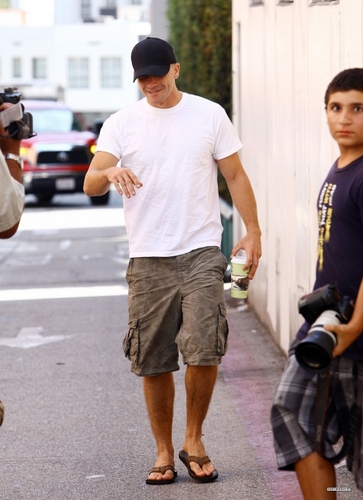  Jake Gyllenhaal Visiting A Medical Center In Beverly Hills On August 12