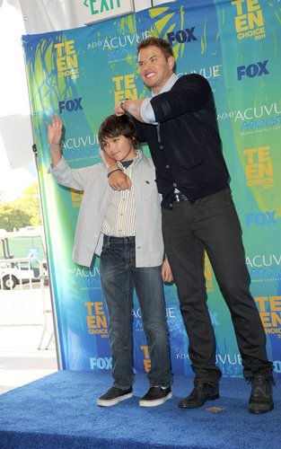  Kellan Lutz at Teen Choice Awards 2011