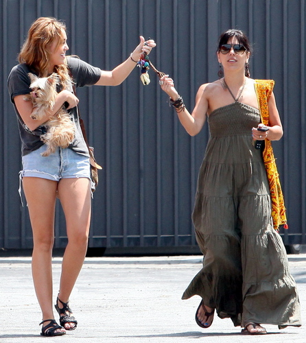  Miley in Beverly Hills [12th August]