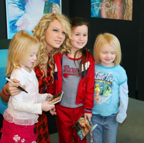  Taylor and her fans =W=